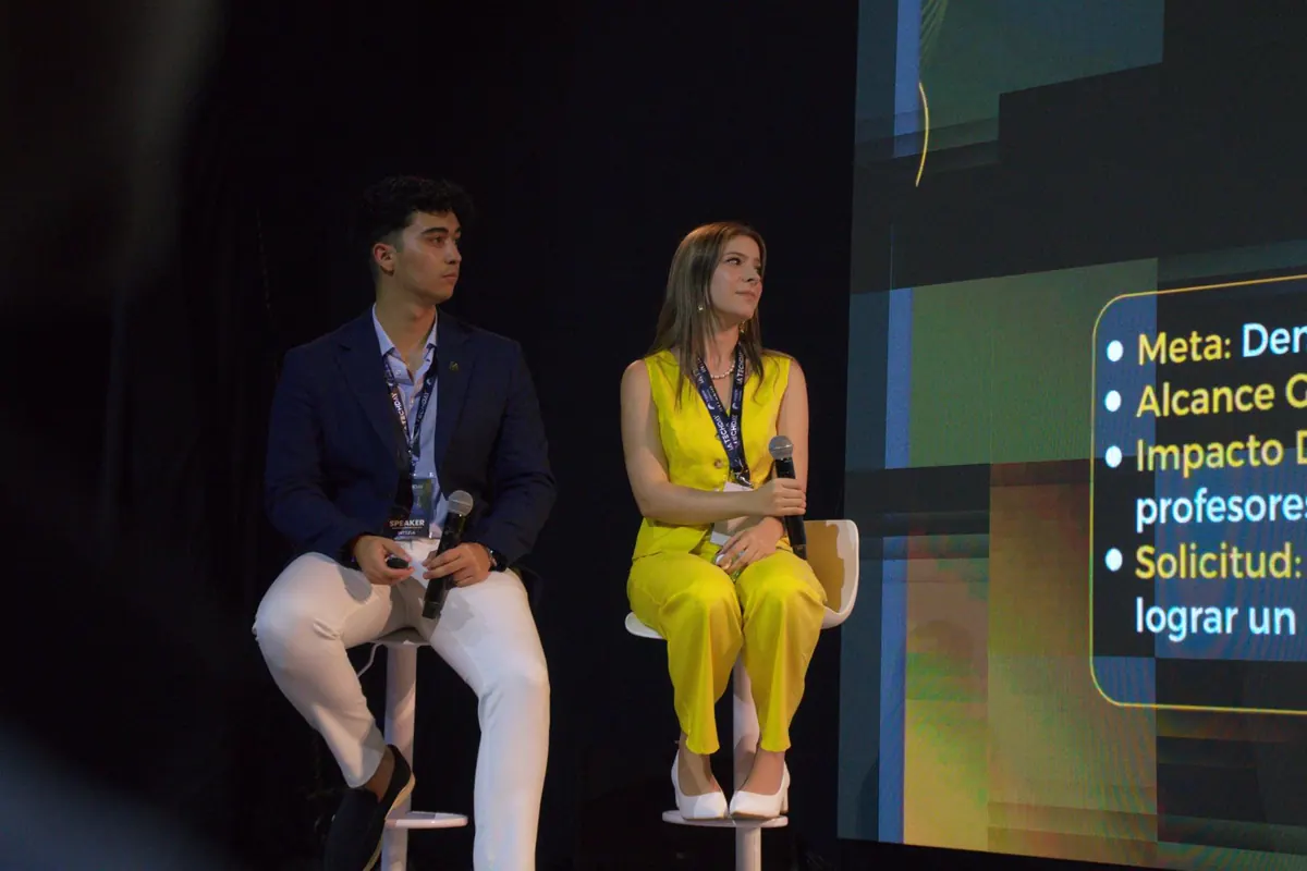 Conversatorio en el IA TechDay 2025