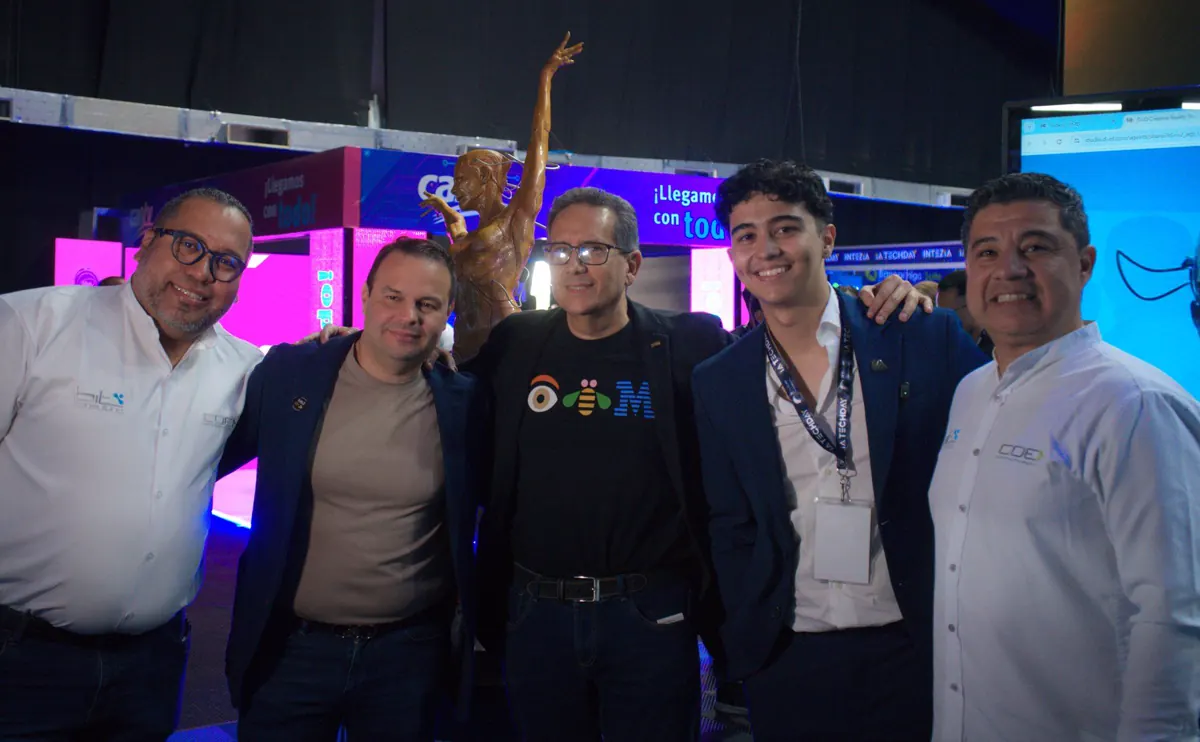 Equipo de IBM en el IA TechDay 2025